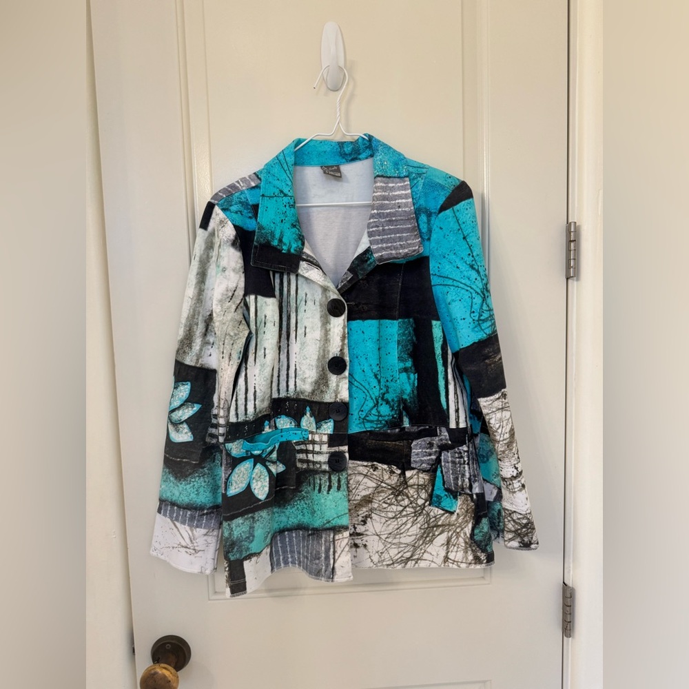 Size M? jacket from Canadian maker Dolcezza with artwork by Laura Lein-Svencner
